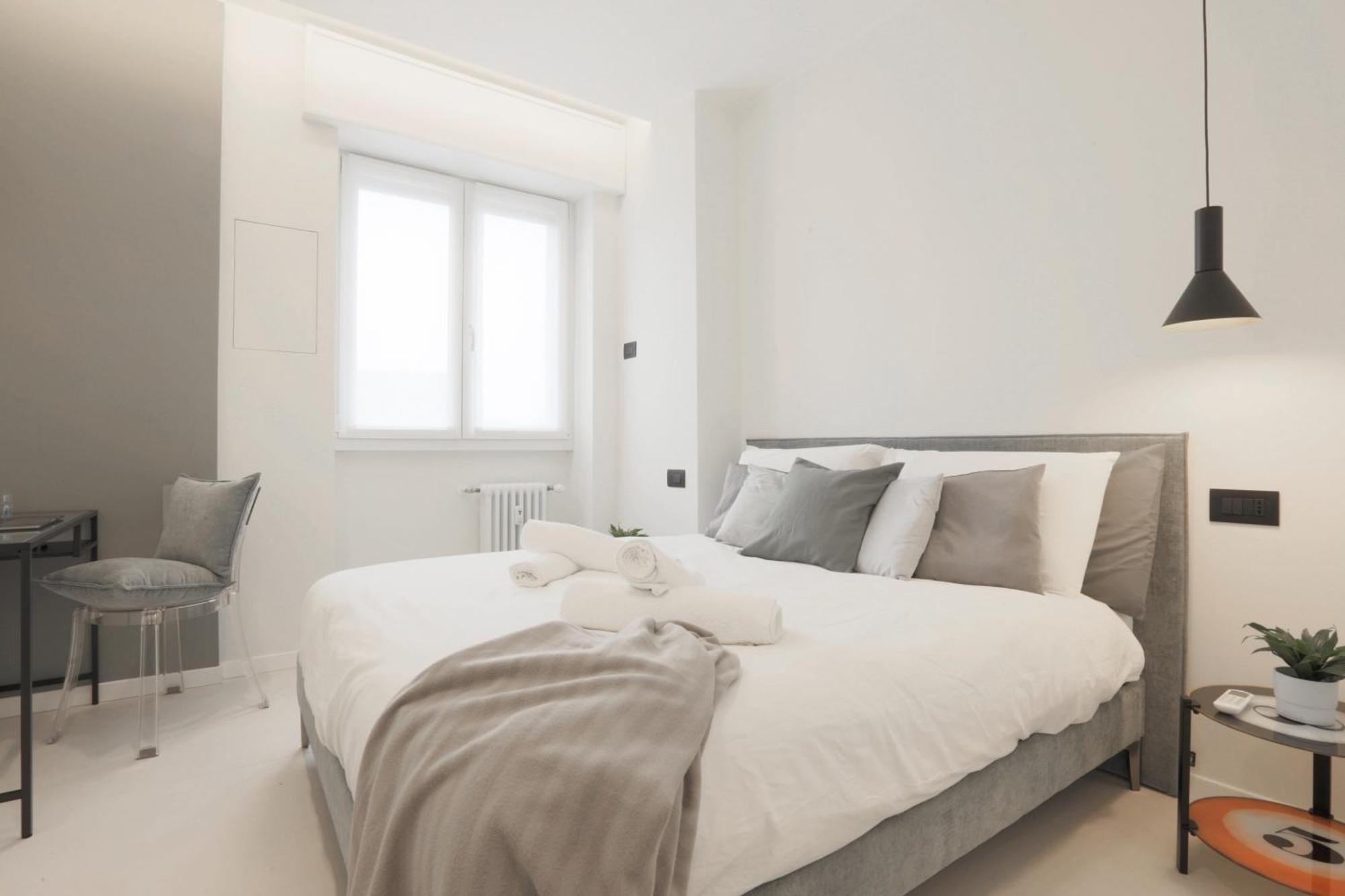 Station Modern Flat W/private Parking Mailand
