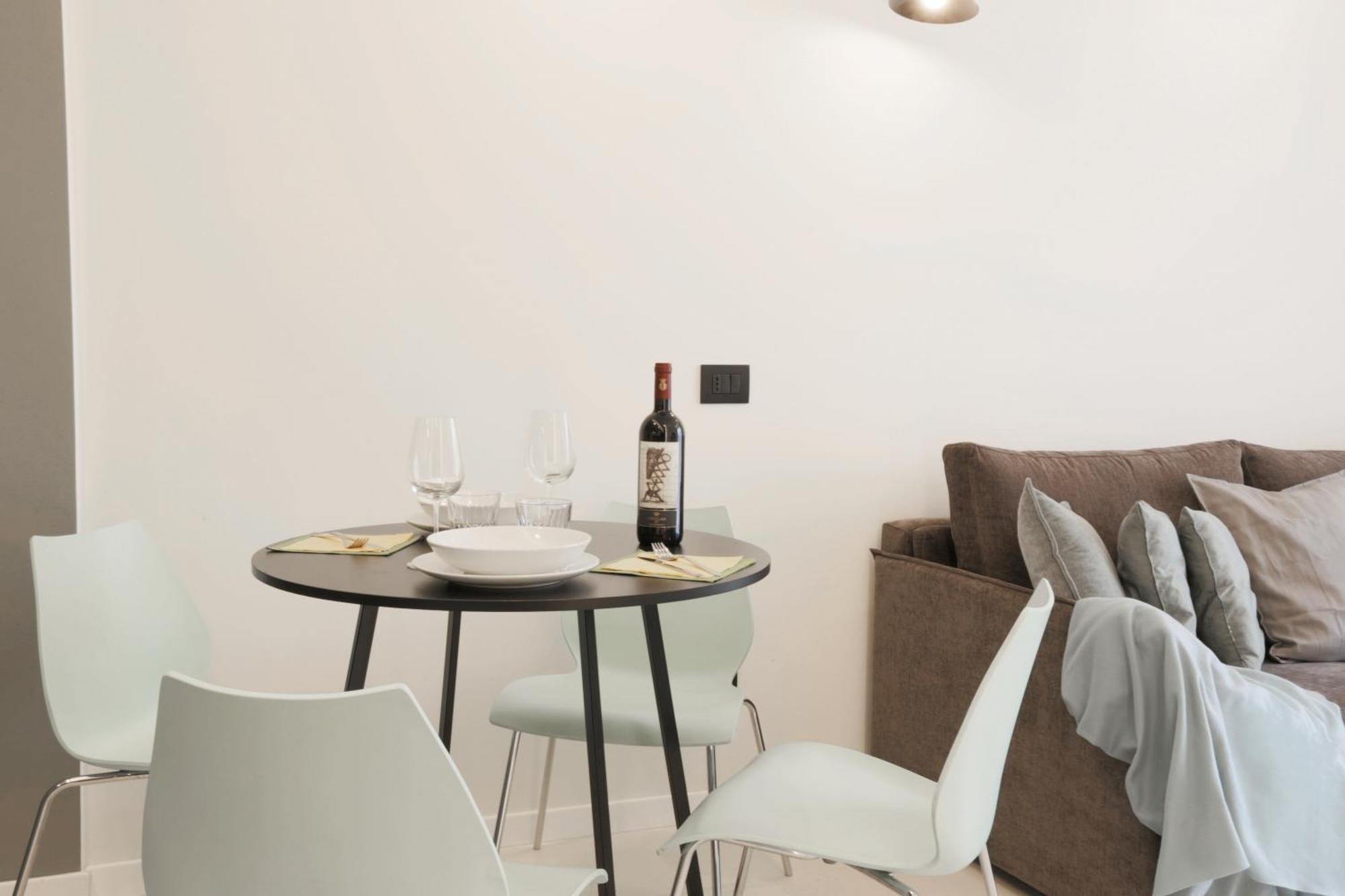 Station Modern Flat W/private Parking Mailand